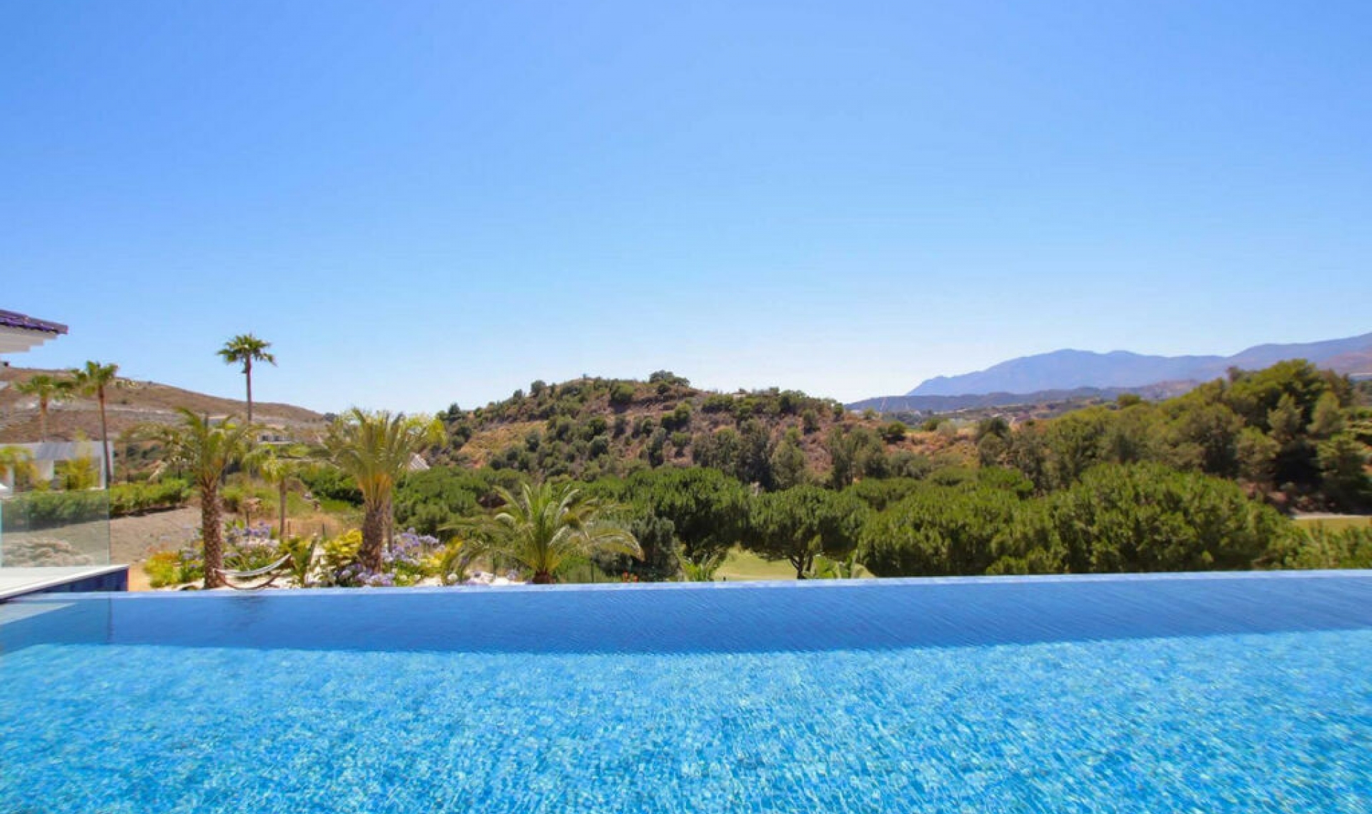 Resale - House -
Marbella