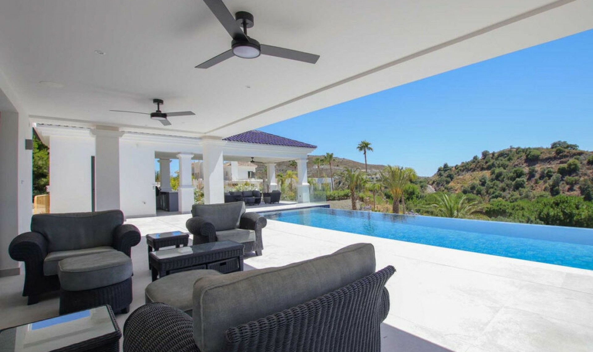 Resale - House -
Marbella