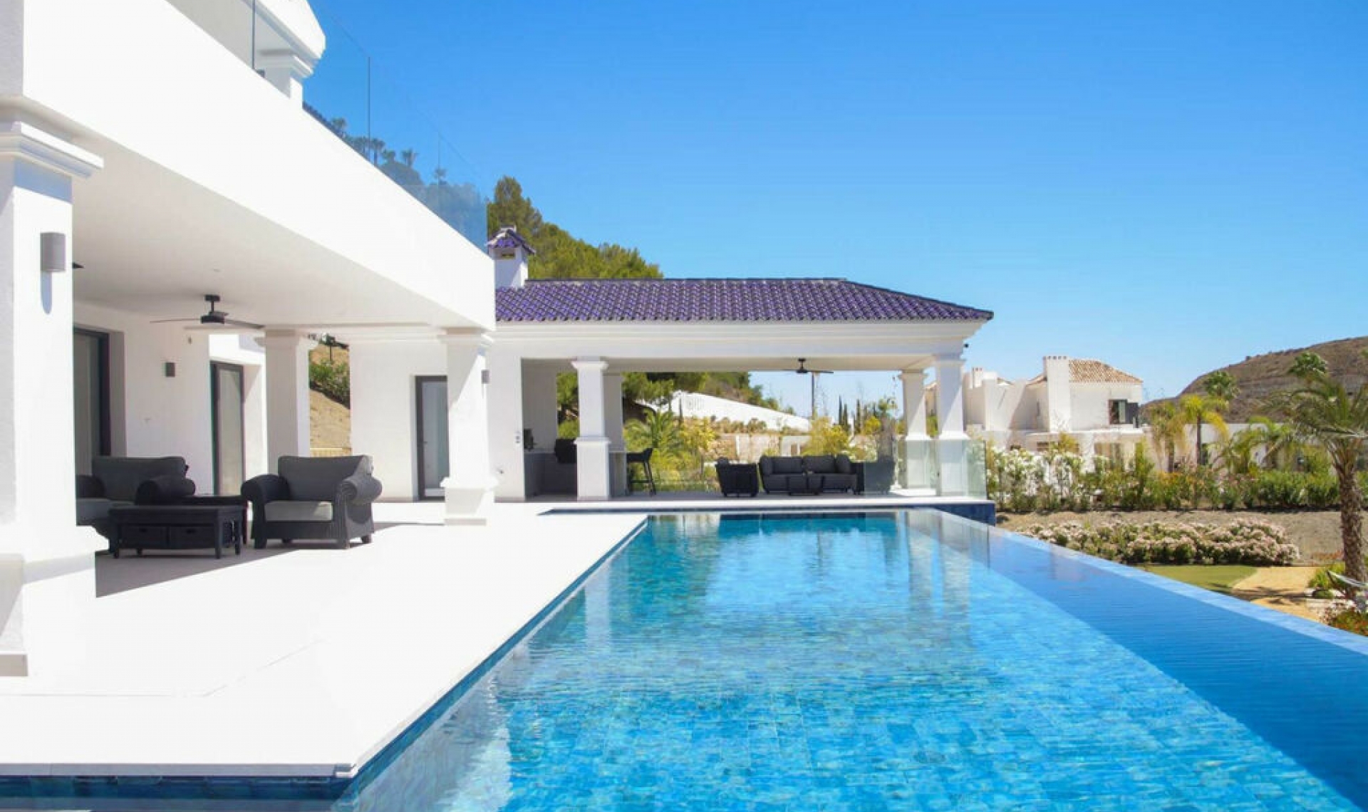 Resale - House -
Marbella