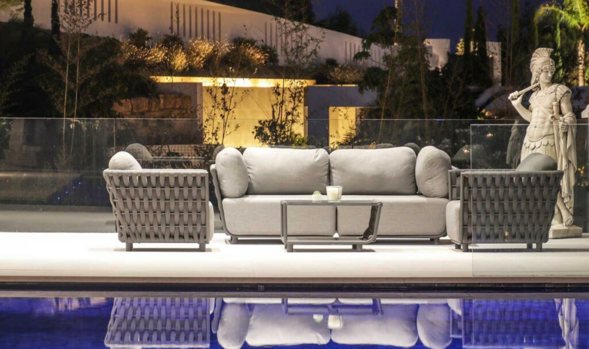 Resale - House -
Marbella