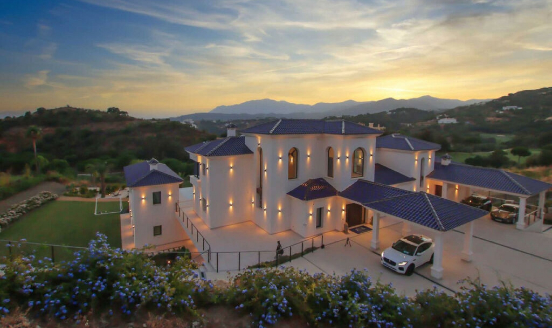 Resale - House -
Marbella