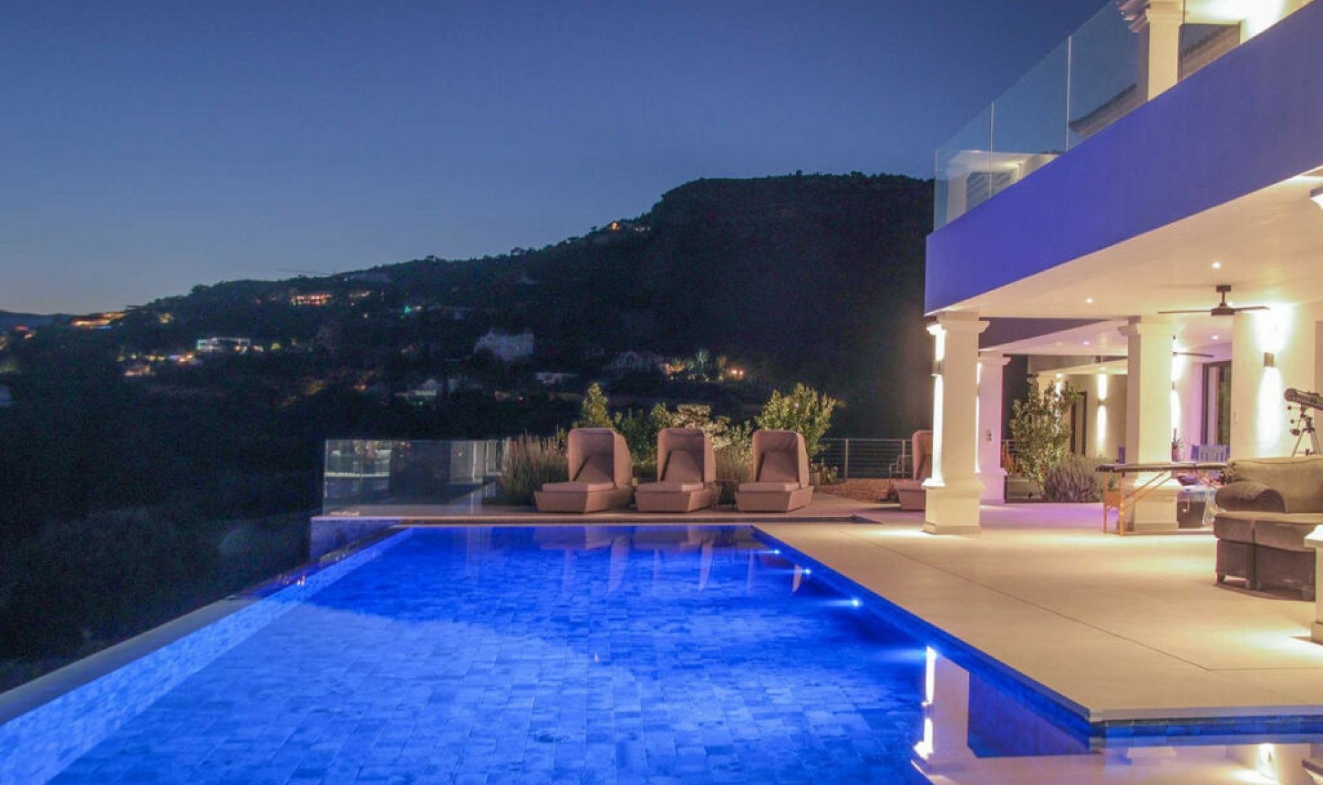 Resale - House -
Marbella