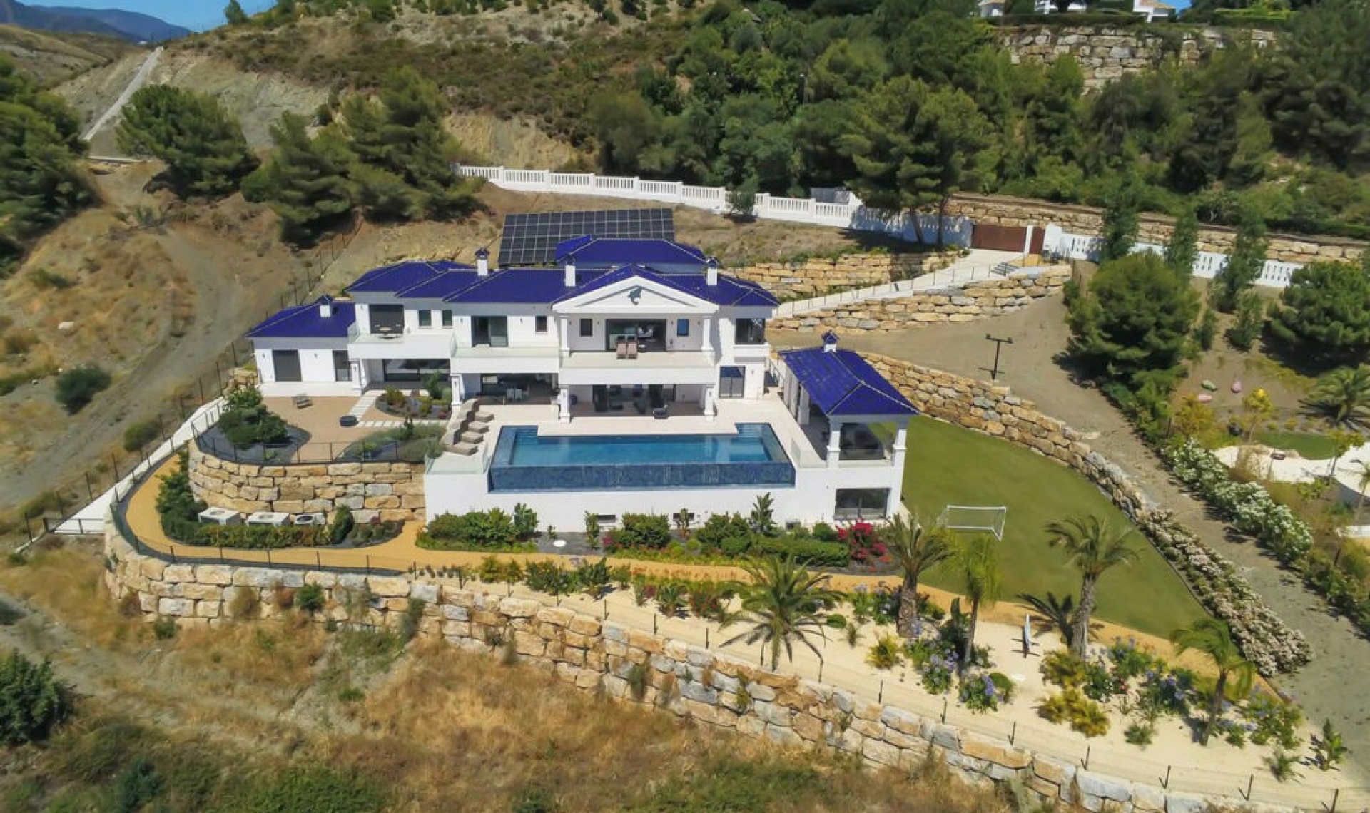 Resale - House -
Marbella