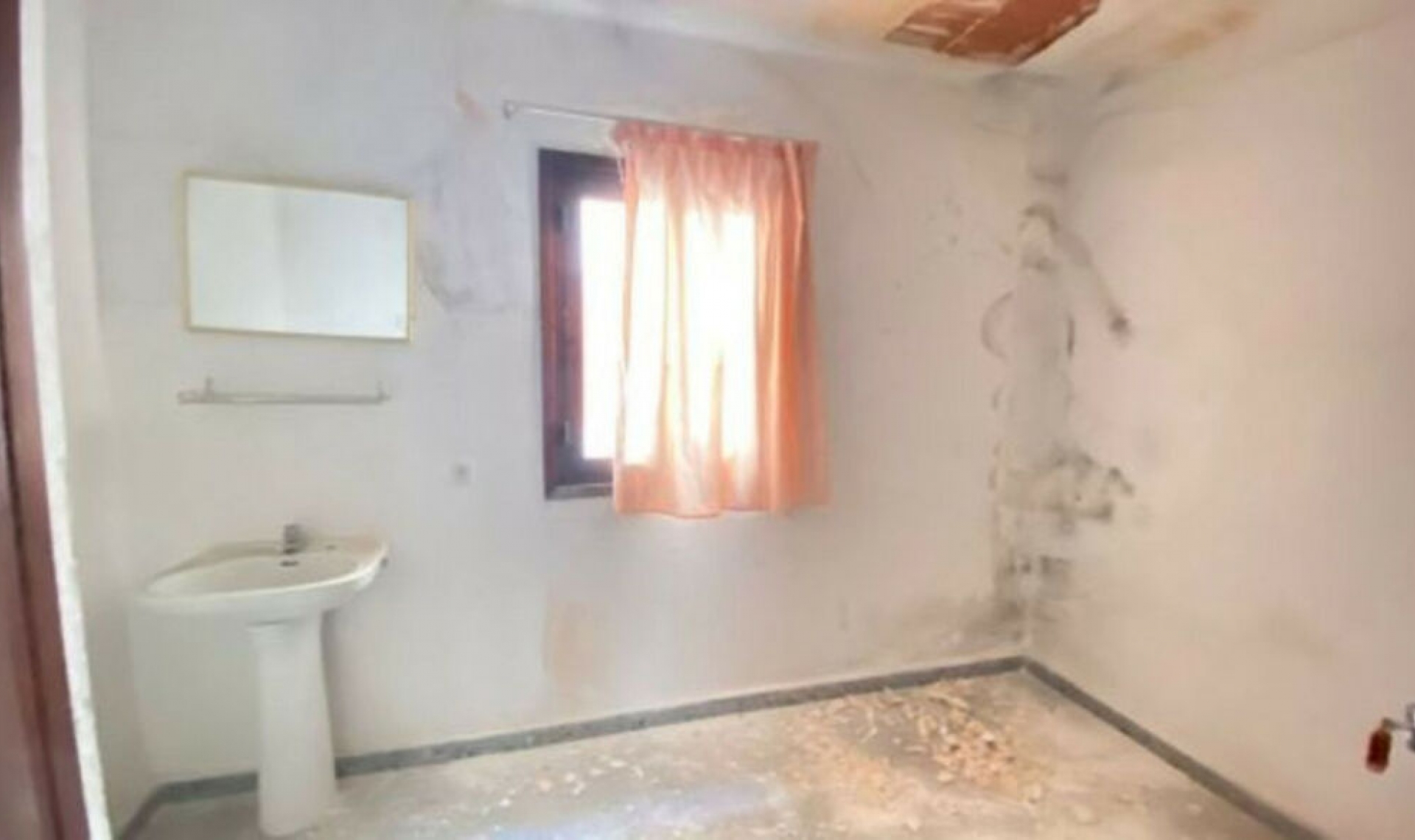 Resale - House -
Marbella