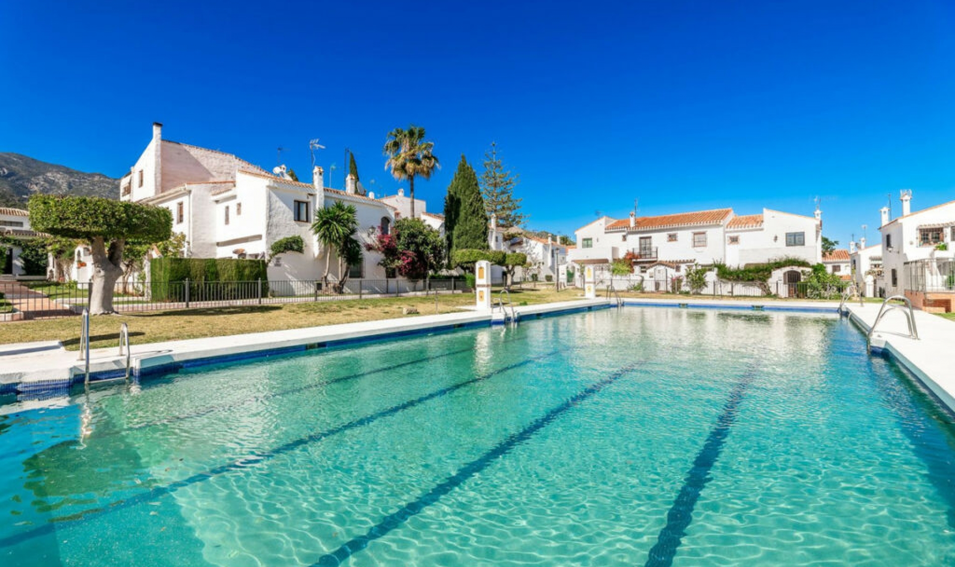 Resale - House -
Marbella