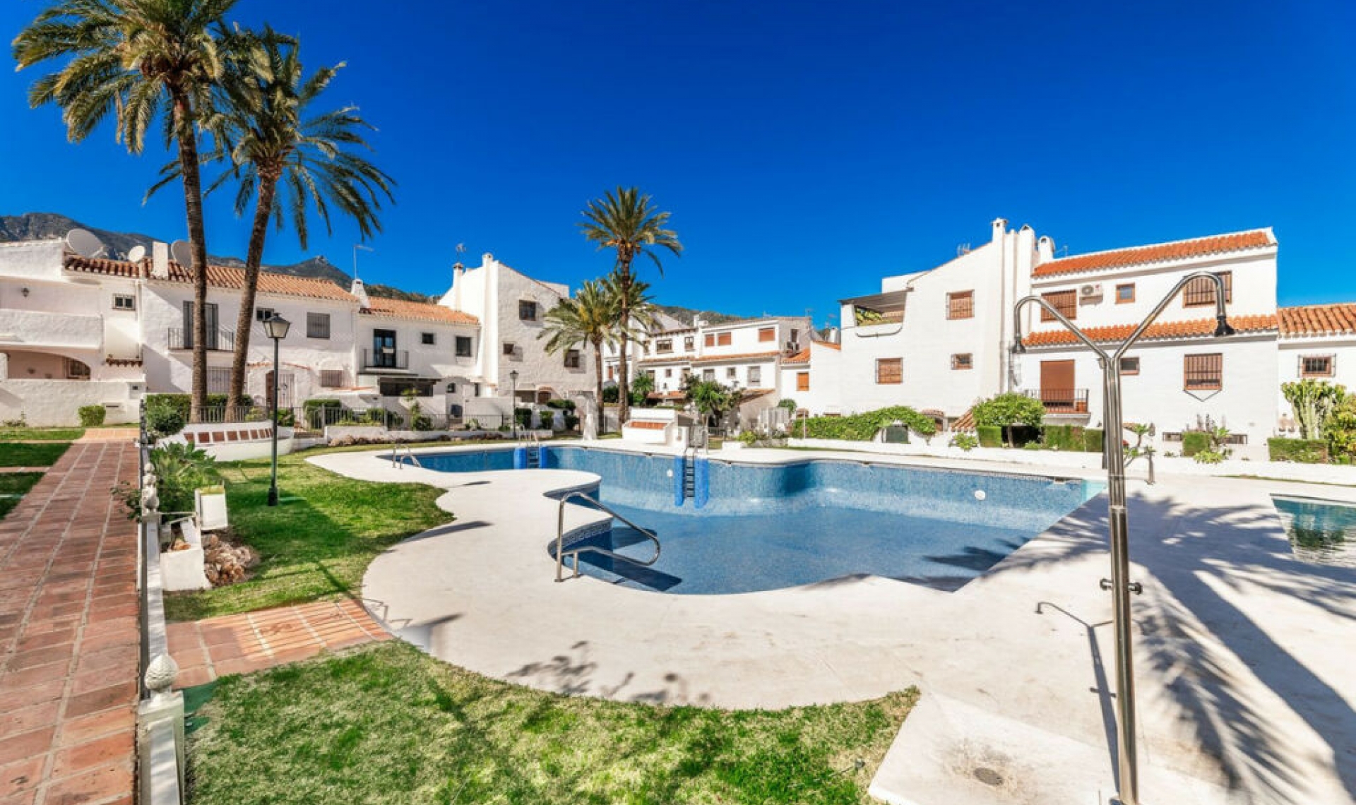 Resale - House -
Marbella