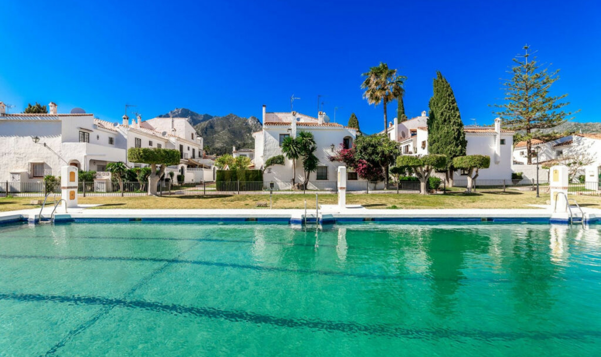 Resale - House -
Marbella