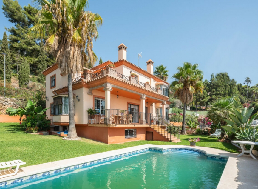 Resale - House -
Marbella