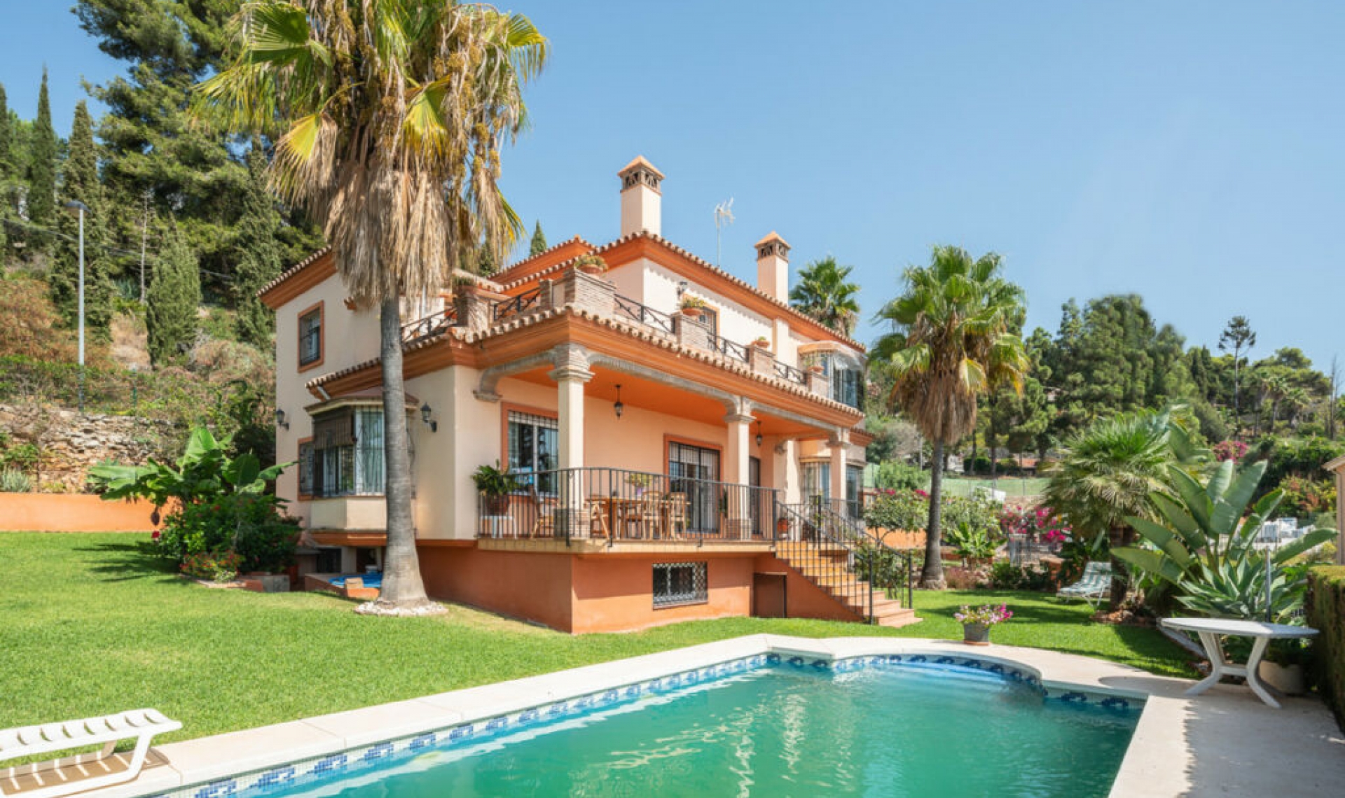 Resale - House -
Marbella