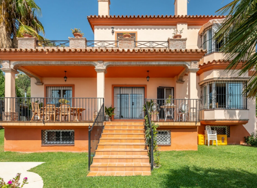 Resale - House -
Marbella