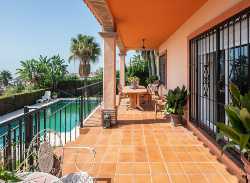 Resale - House -
Marbella