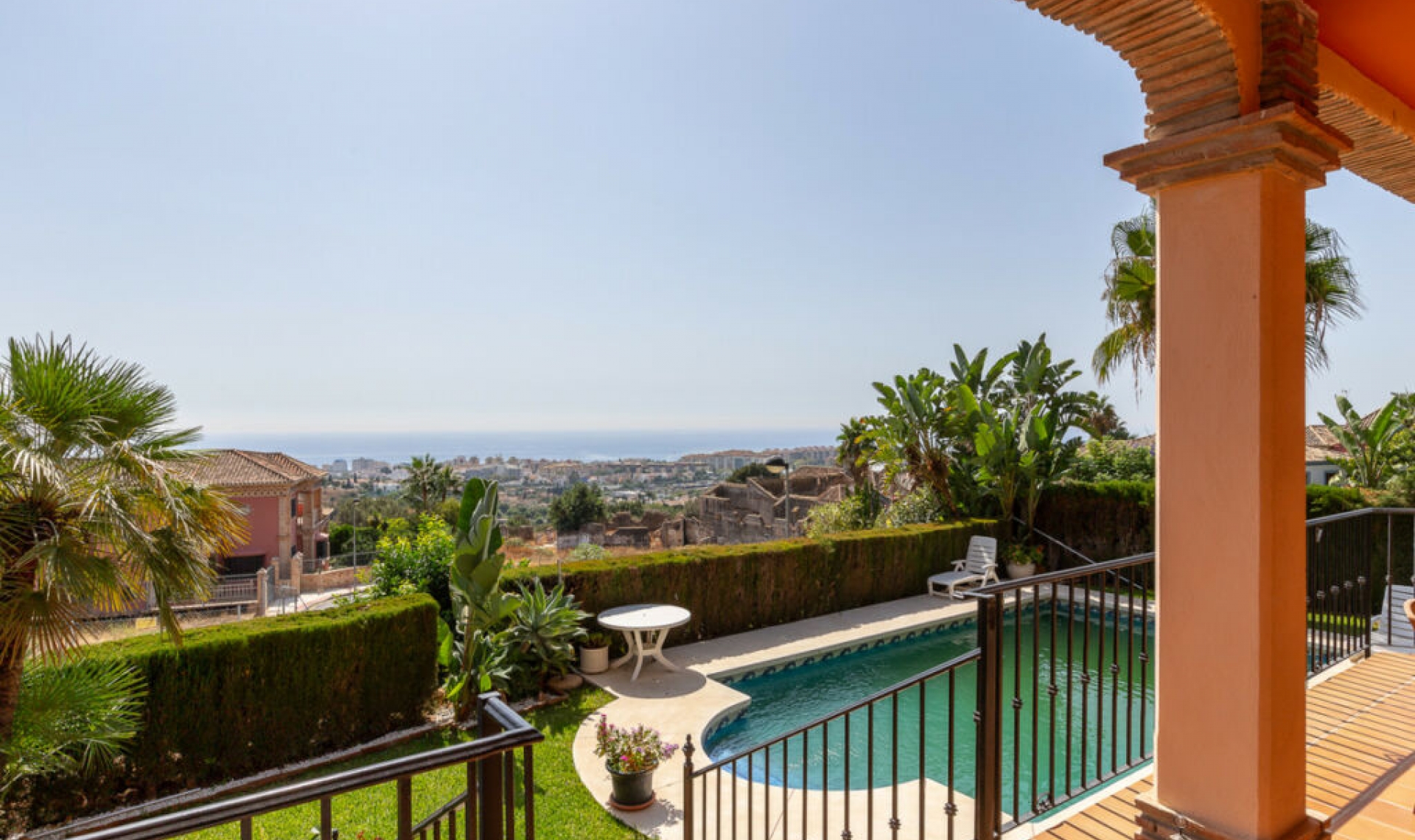 Resale - House -
Marbella