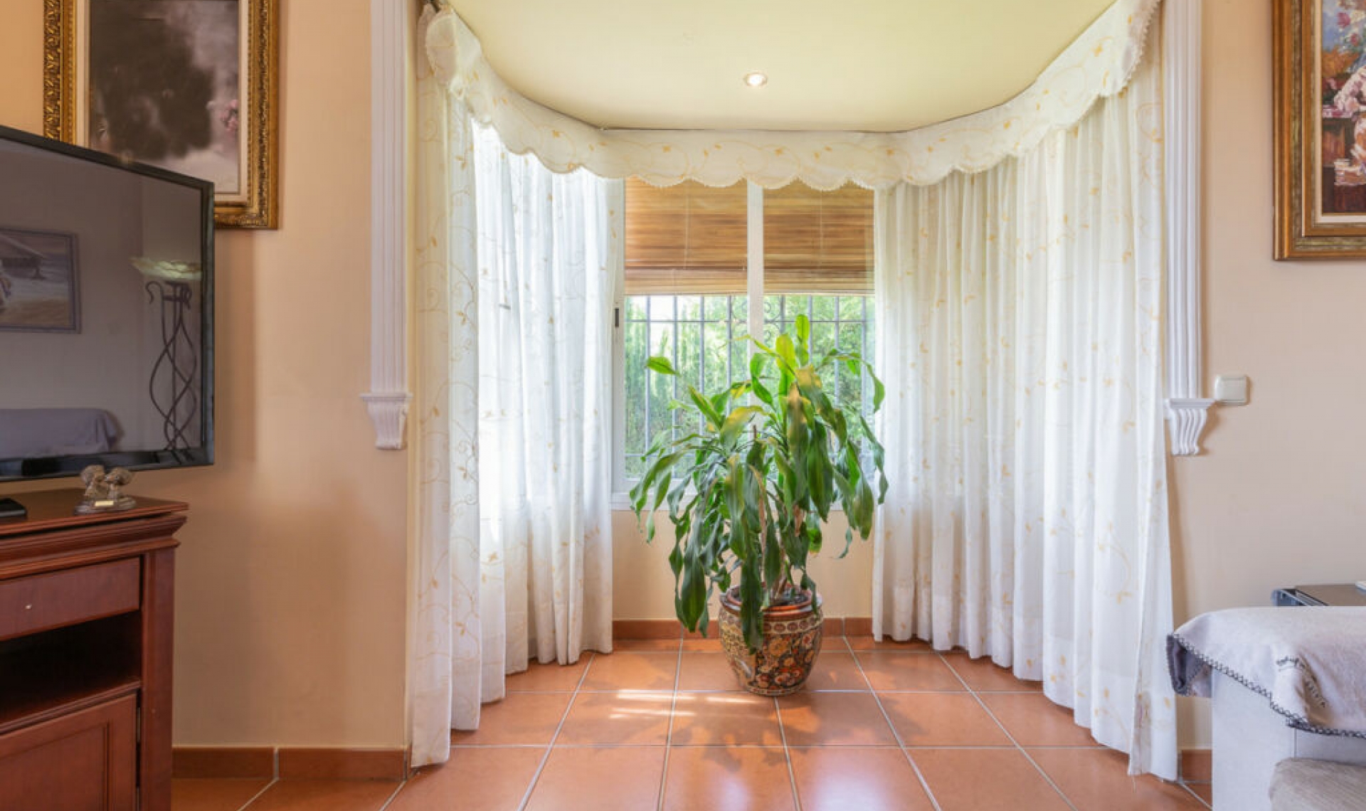 Resale - House -
Marbella