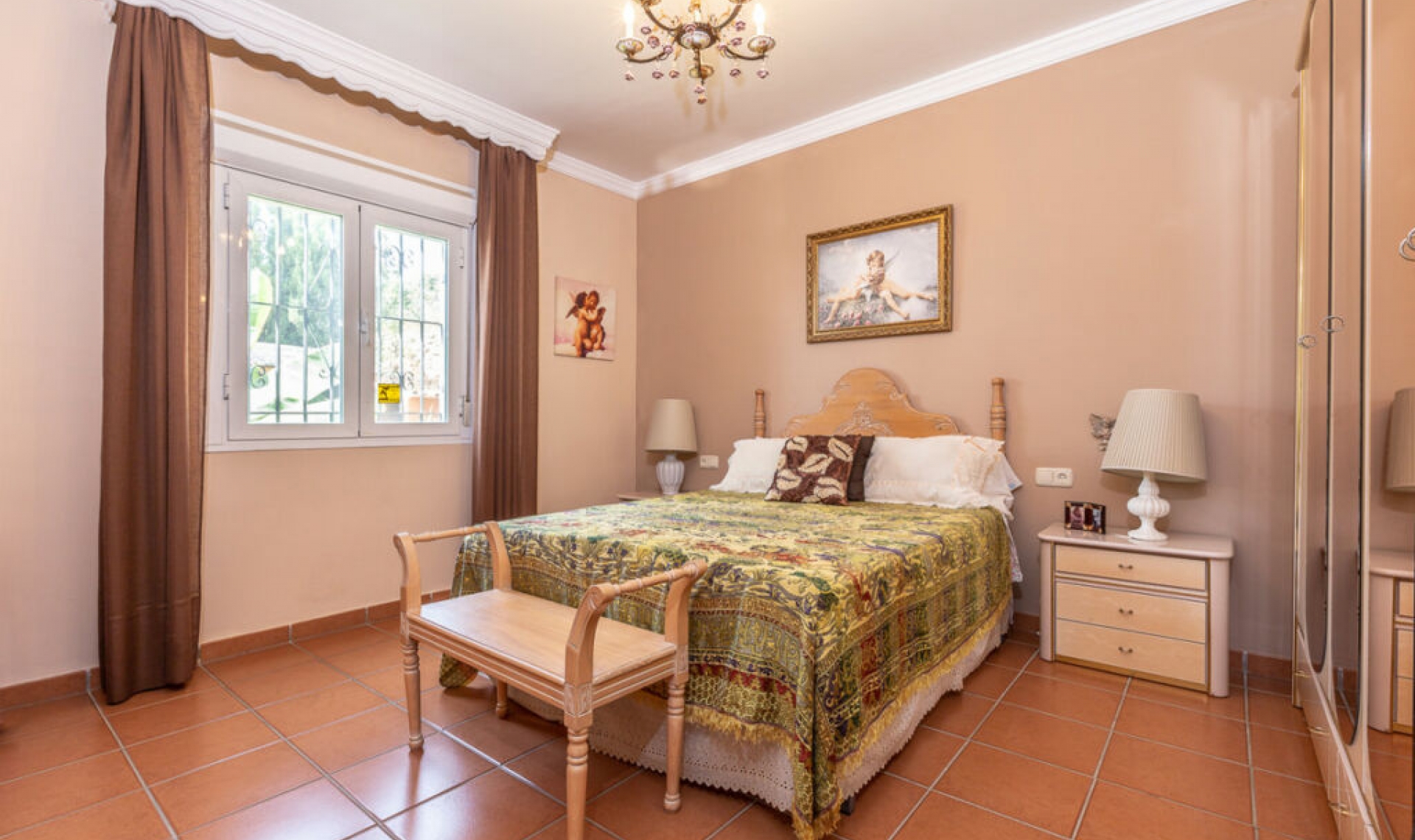 Resale - House -
Marbella