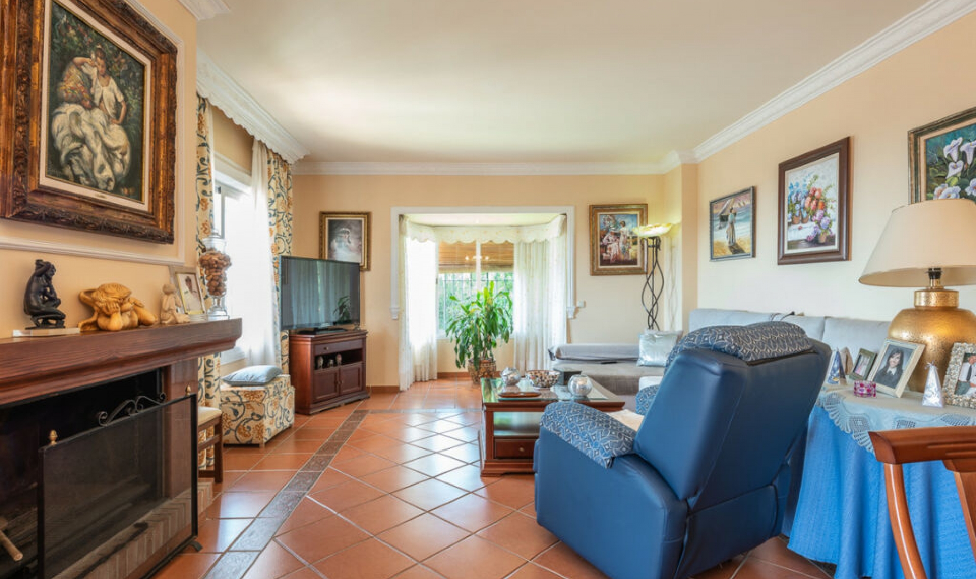 Resale - House -
Marbella