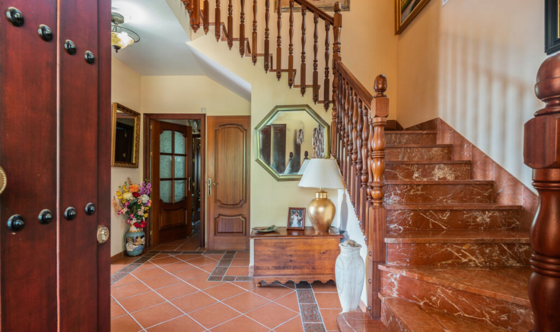 Resale - House -
Marbella