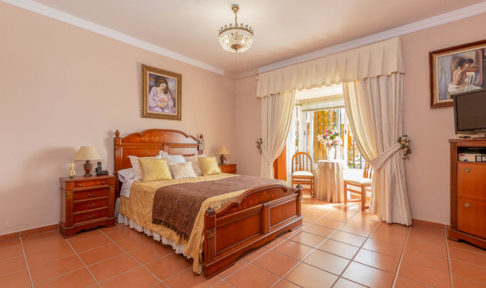 Resale - House -
Marbella