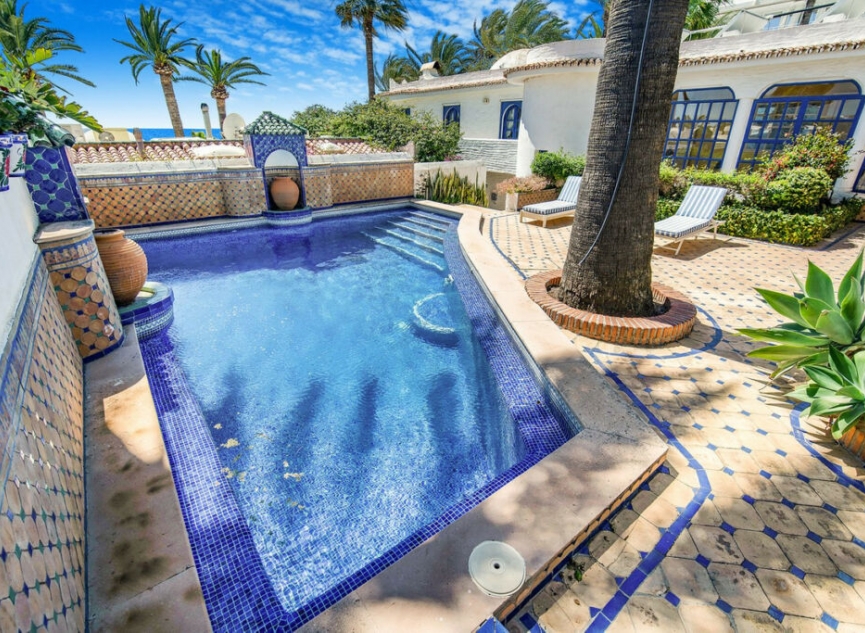 Resale - House -
Marbella