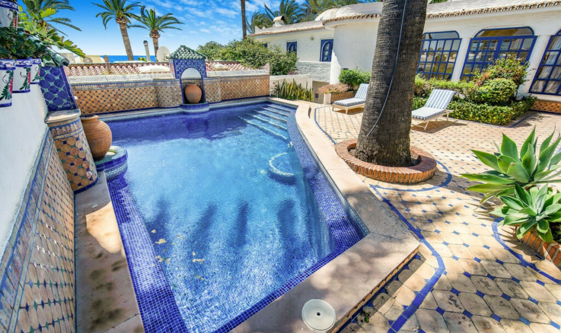 Resale - House -
Marbella