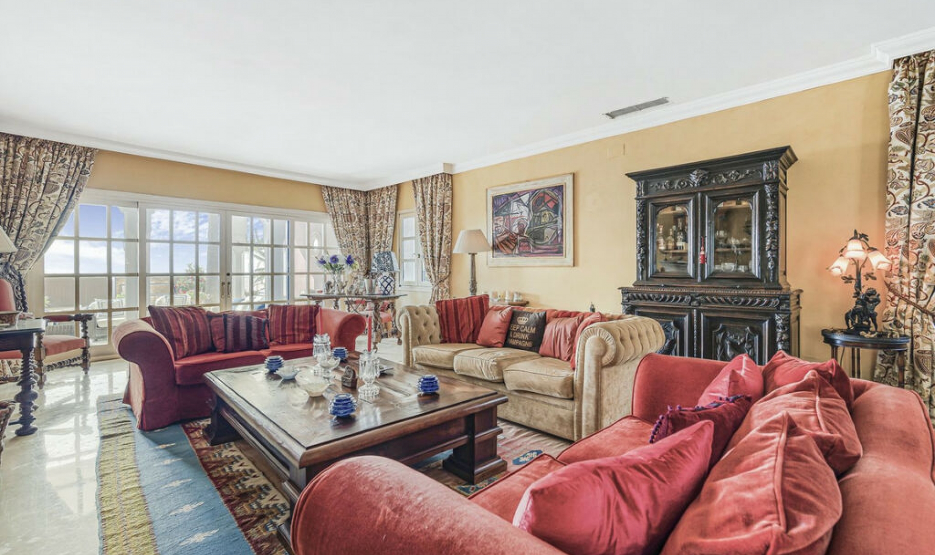 Resale - House -
Marbella