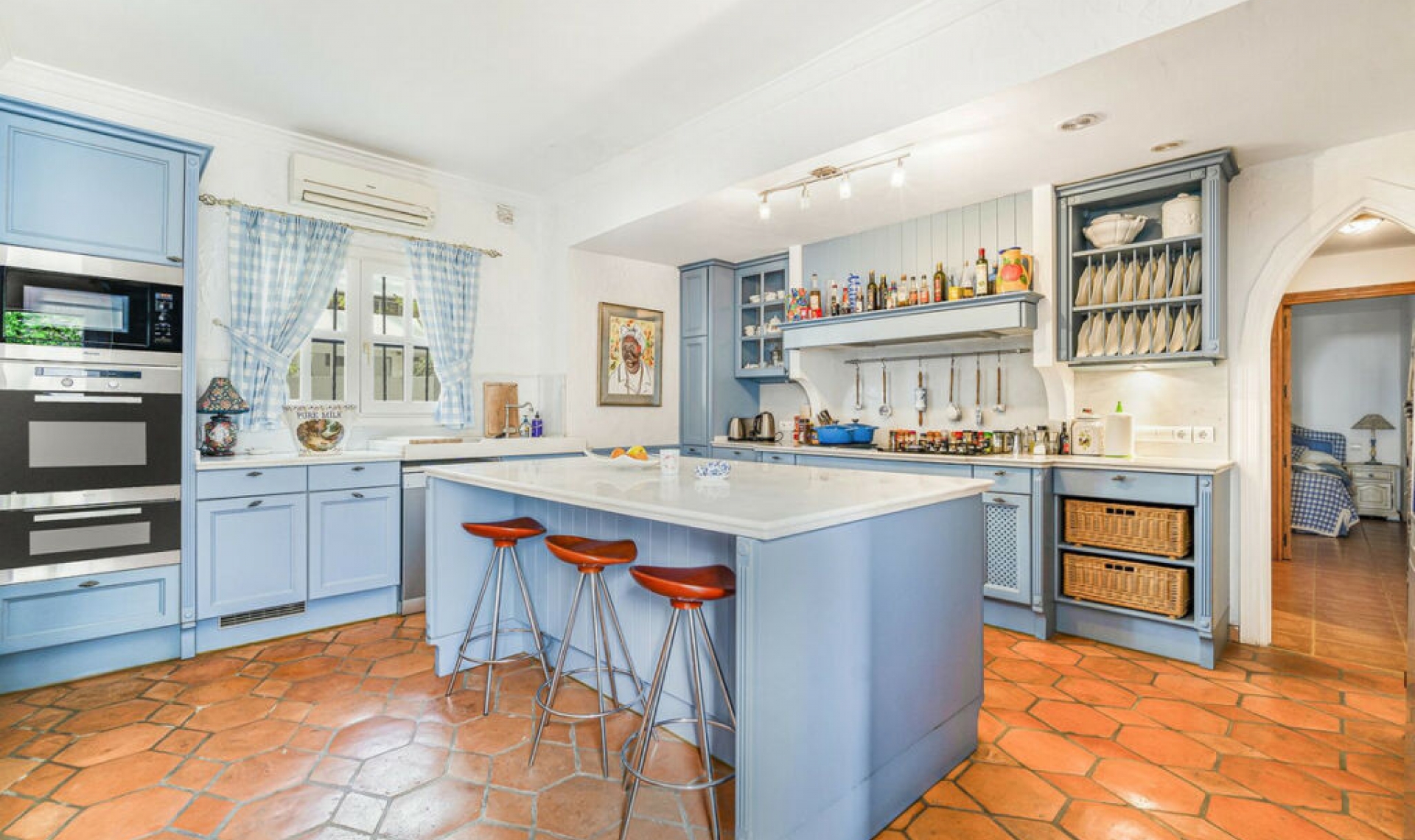 Resale - House -
Marbella