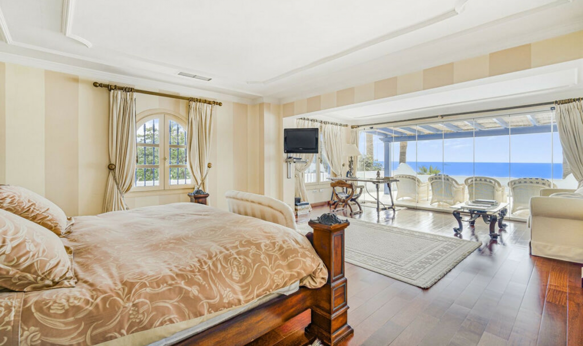 Resale - House -
Marbella