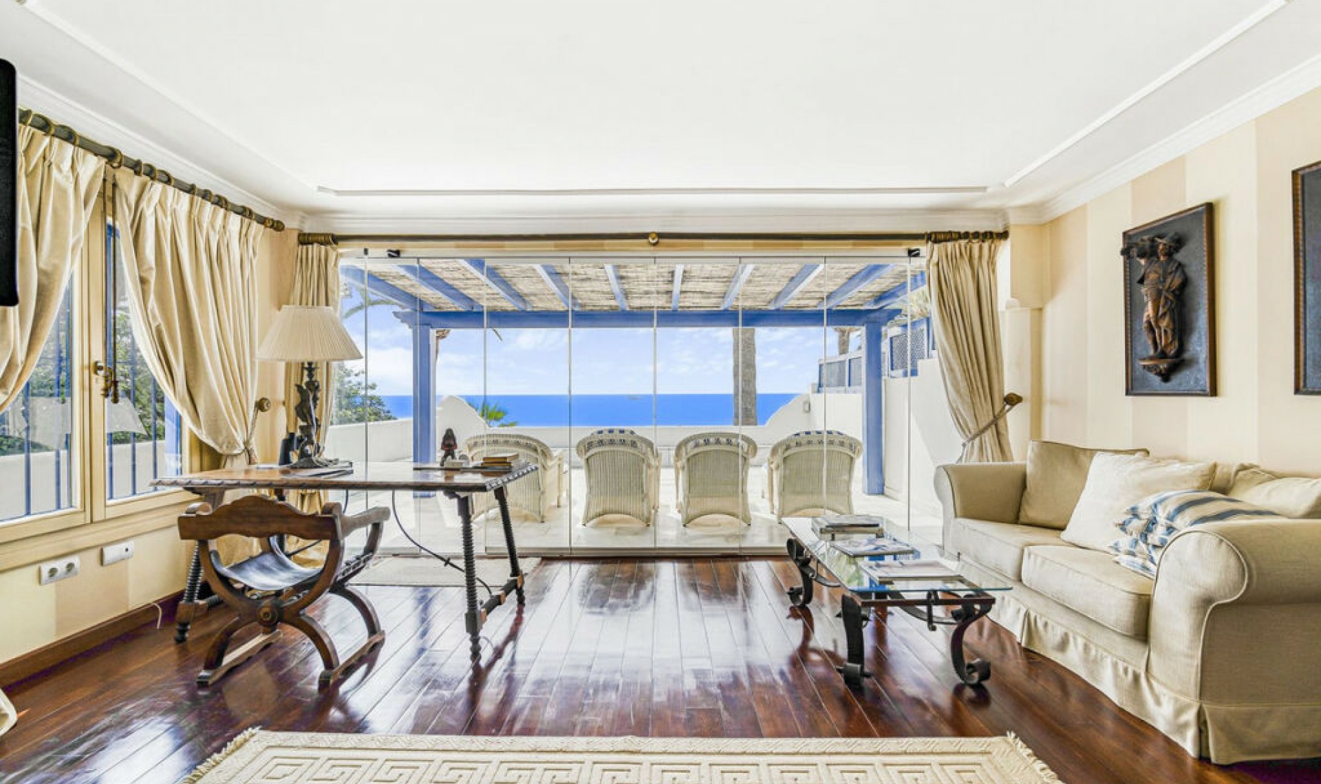 Resale - House -
Marbella