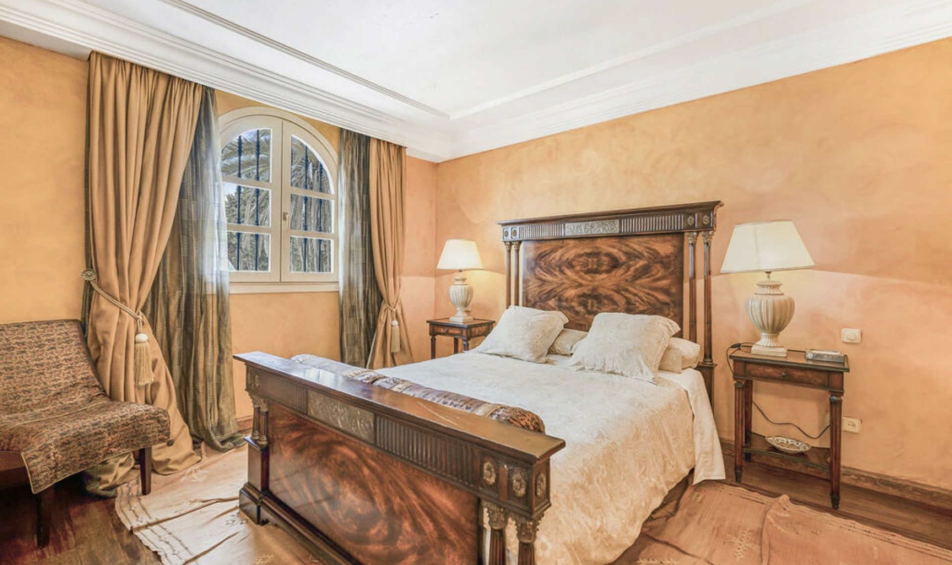 Resale - House -
Marbella