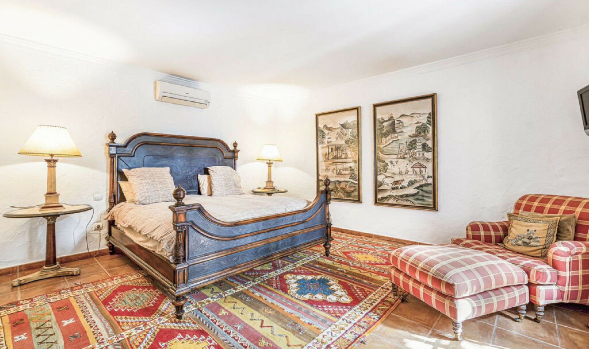 Resale - House -
Marbella