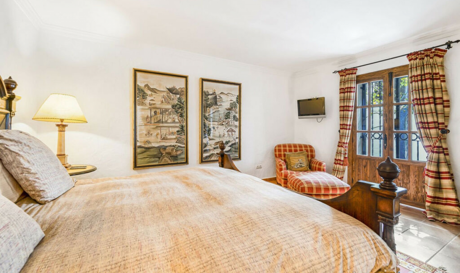 Resale - House -
Marbella