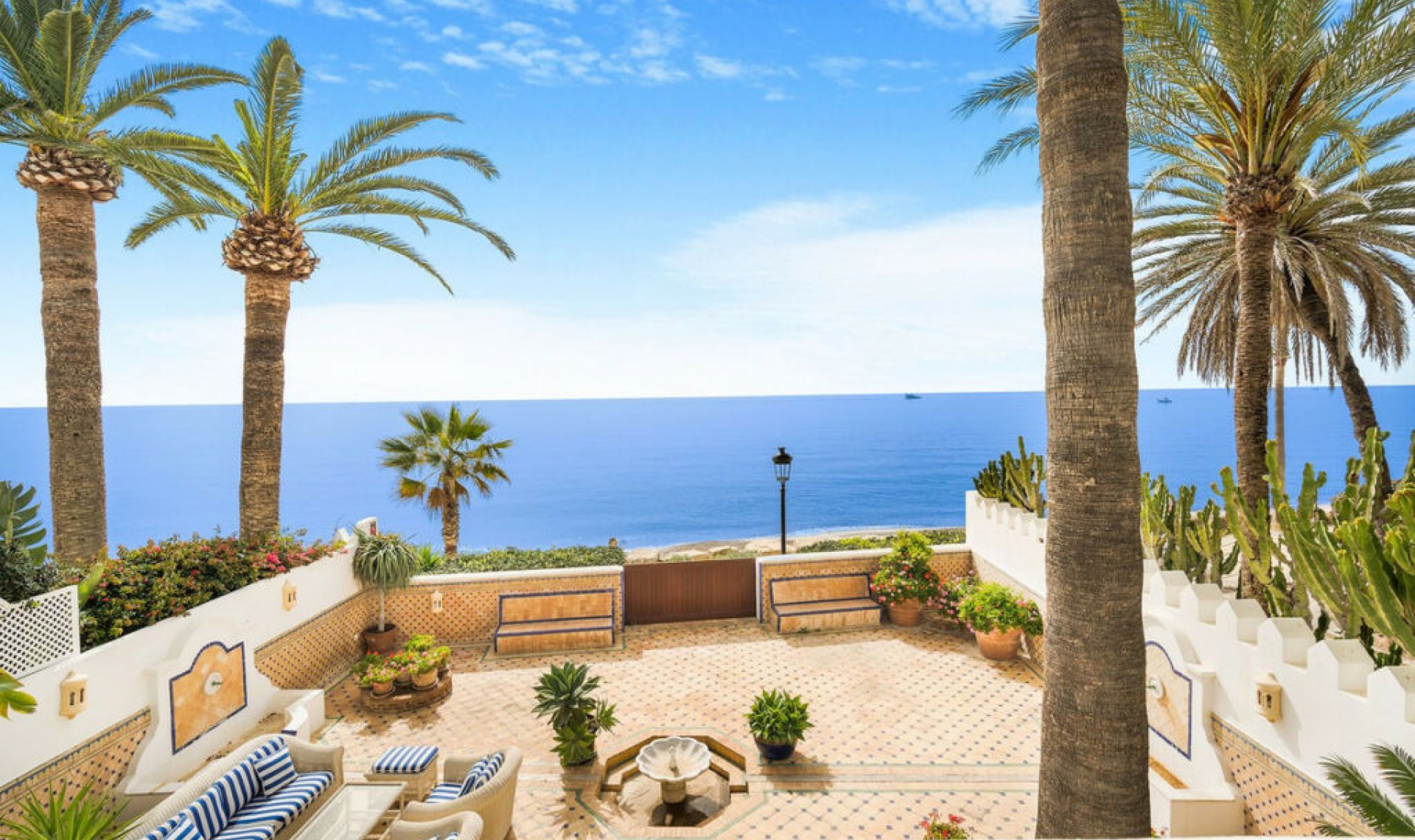 Resale - House -
Marbella