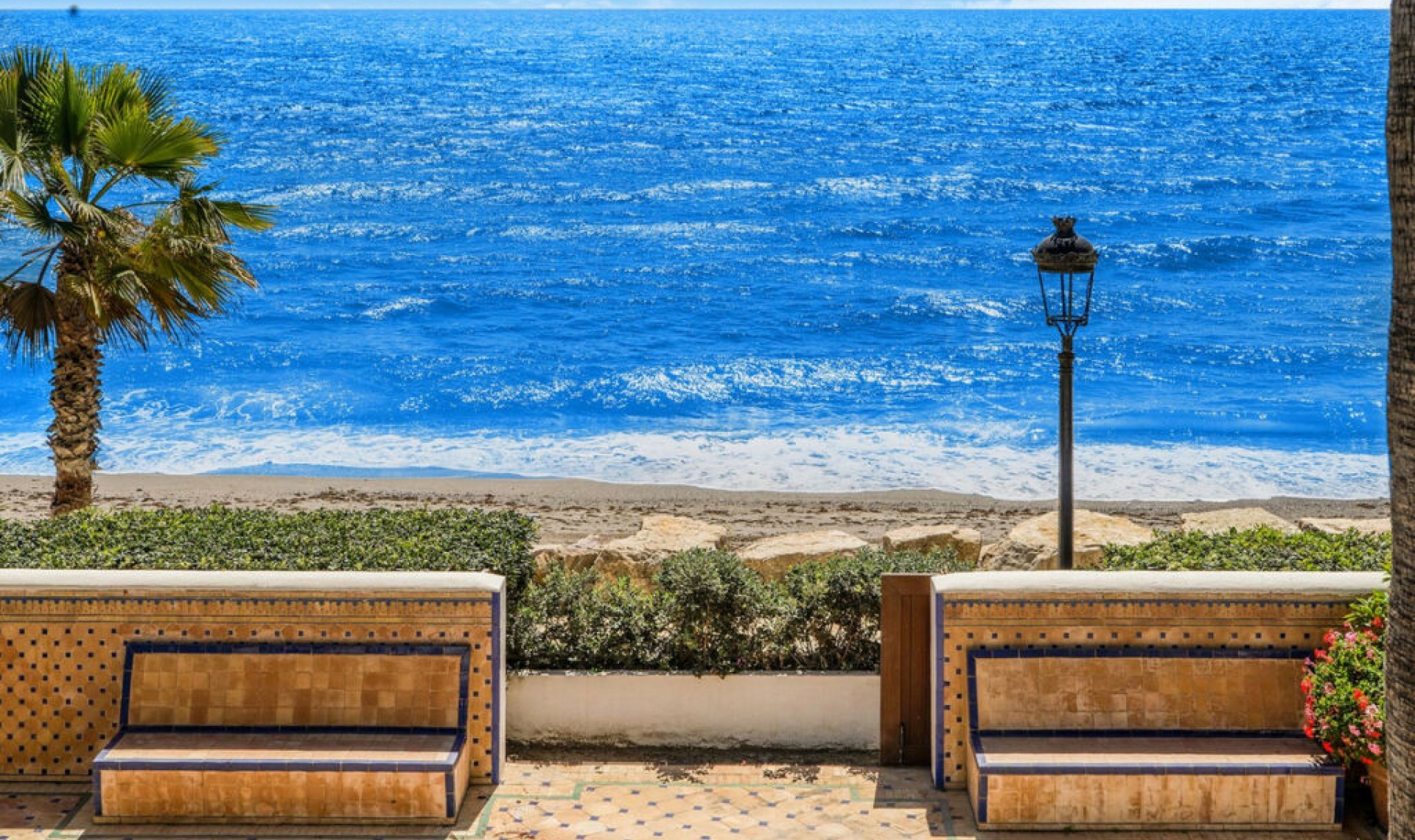 Resale - House -
Marbella