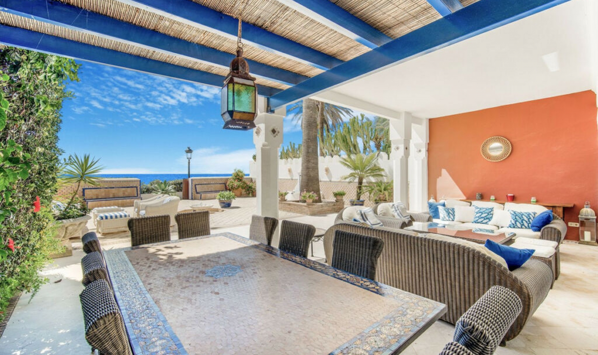 Resale - House -
Marbella