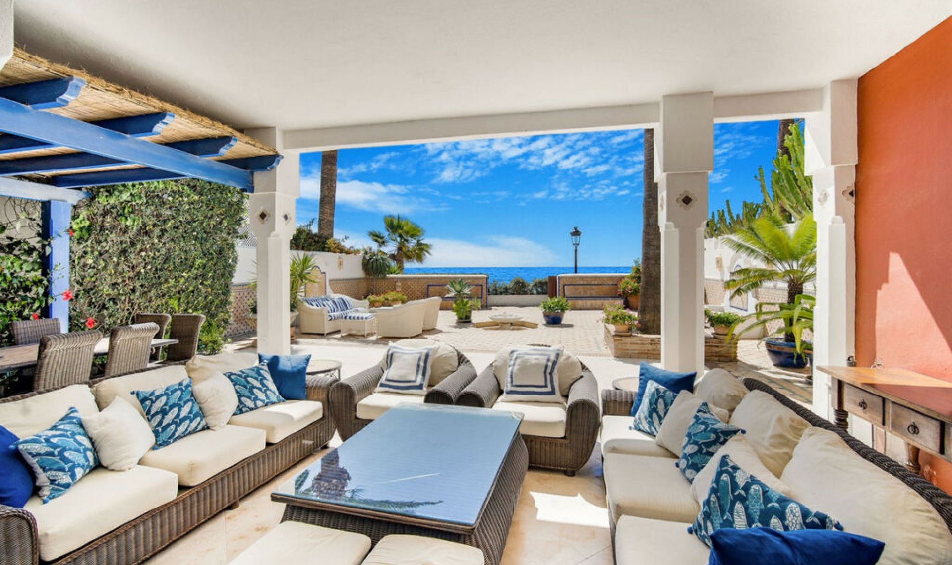 Resale - House -
Marbella