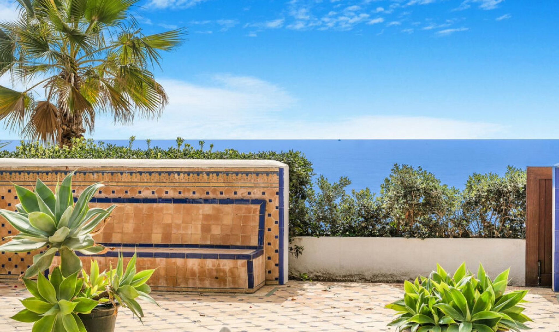 Resale - House -
Marbella