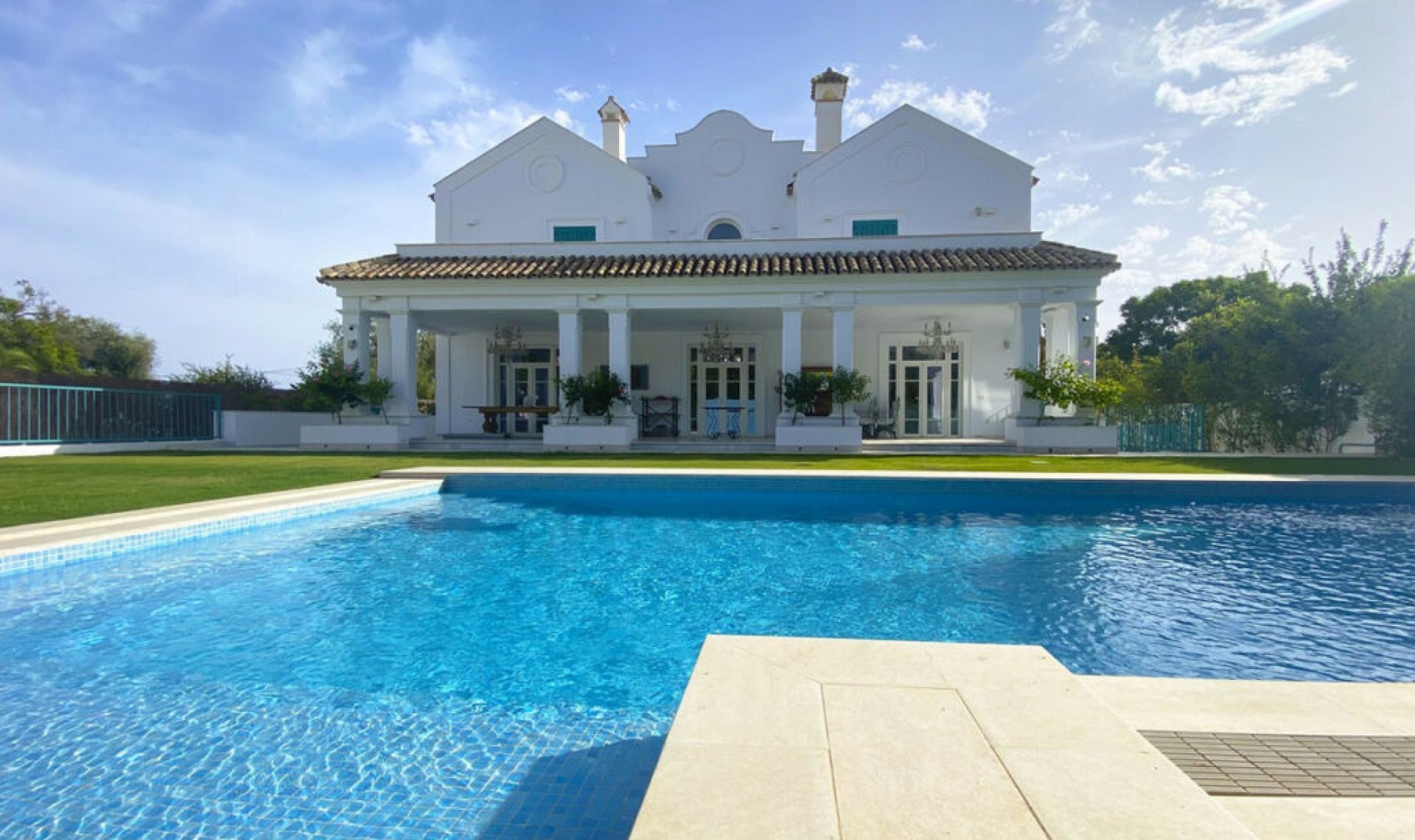 Resale - House -
Marbella