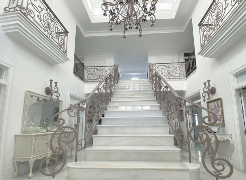 Resale - House -
Marbella