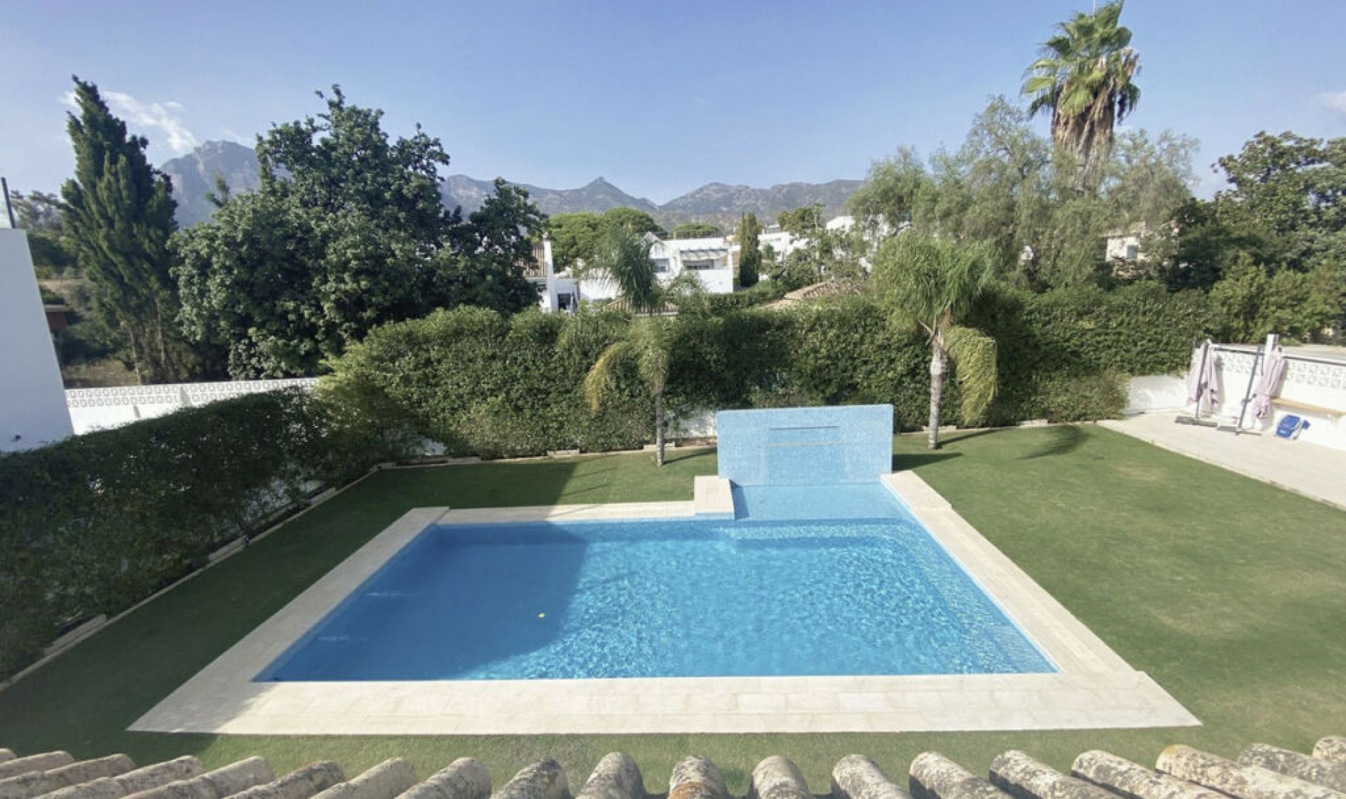 Resale - House -
Marbella
