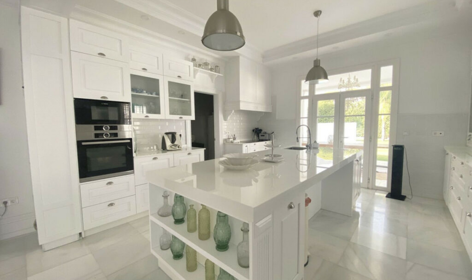 Resale - House -
Marbella