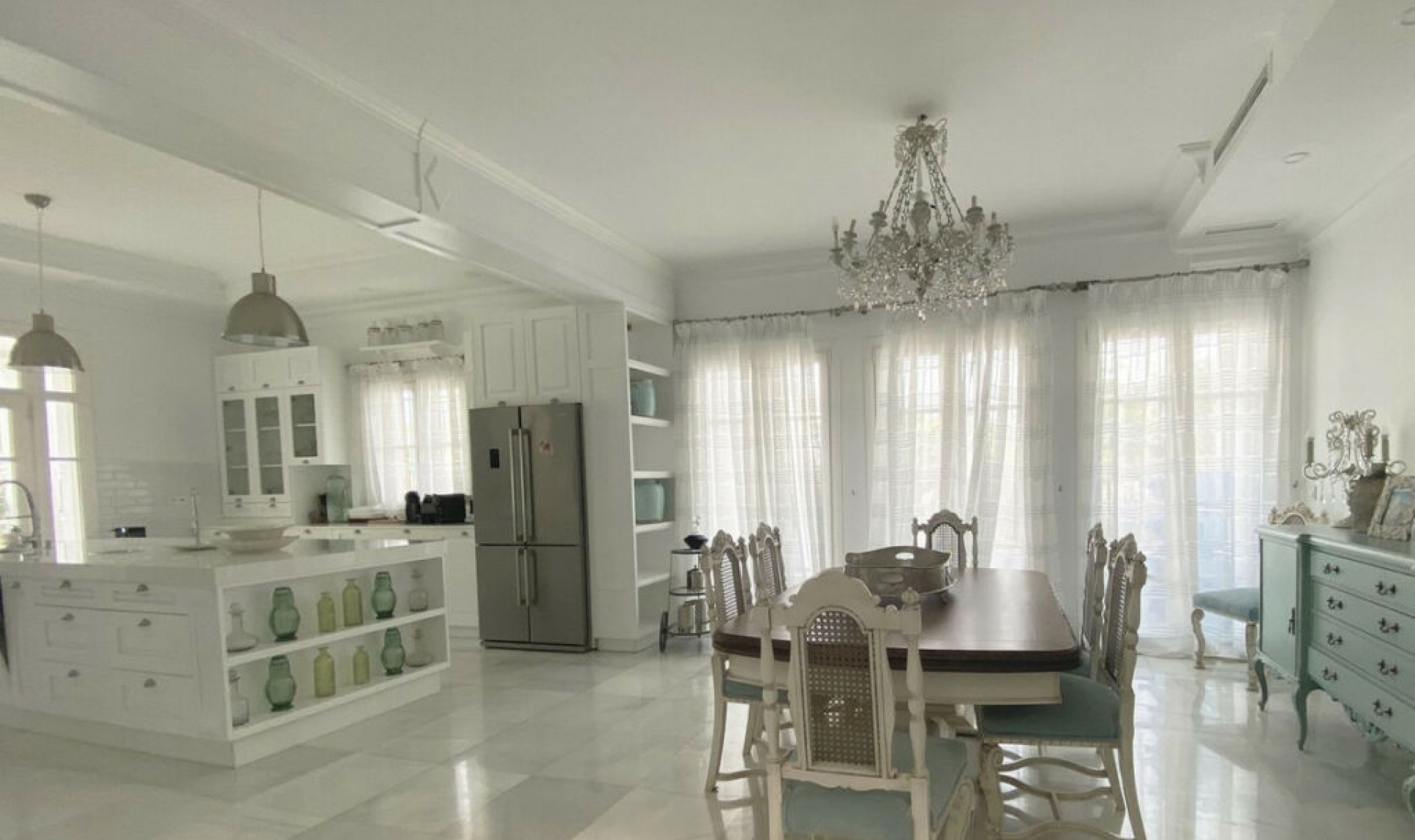 Resale - House -
Marbella