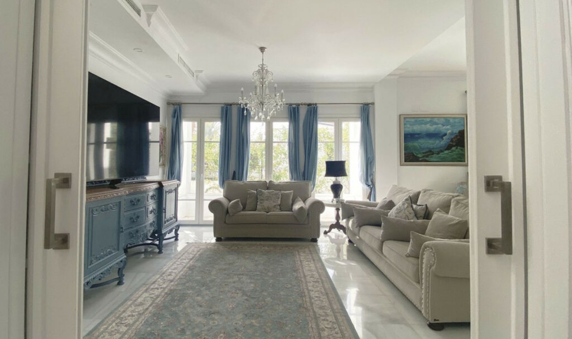 Resale - House -
Marbella