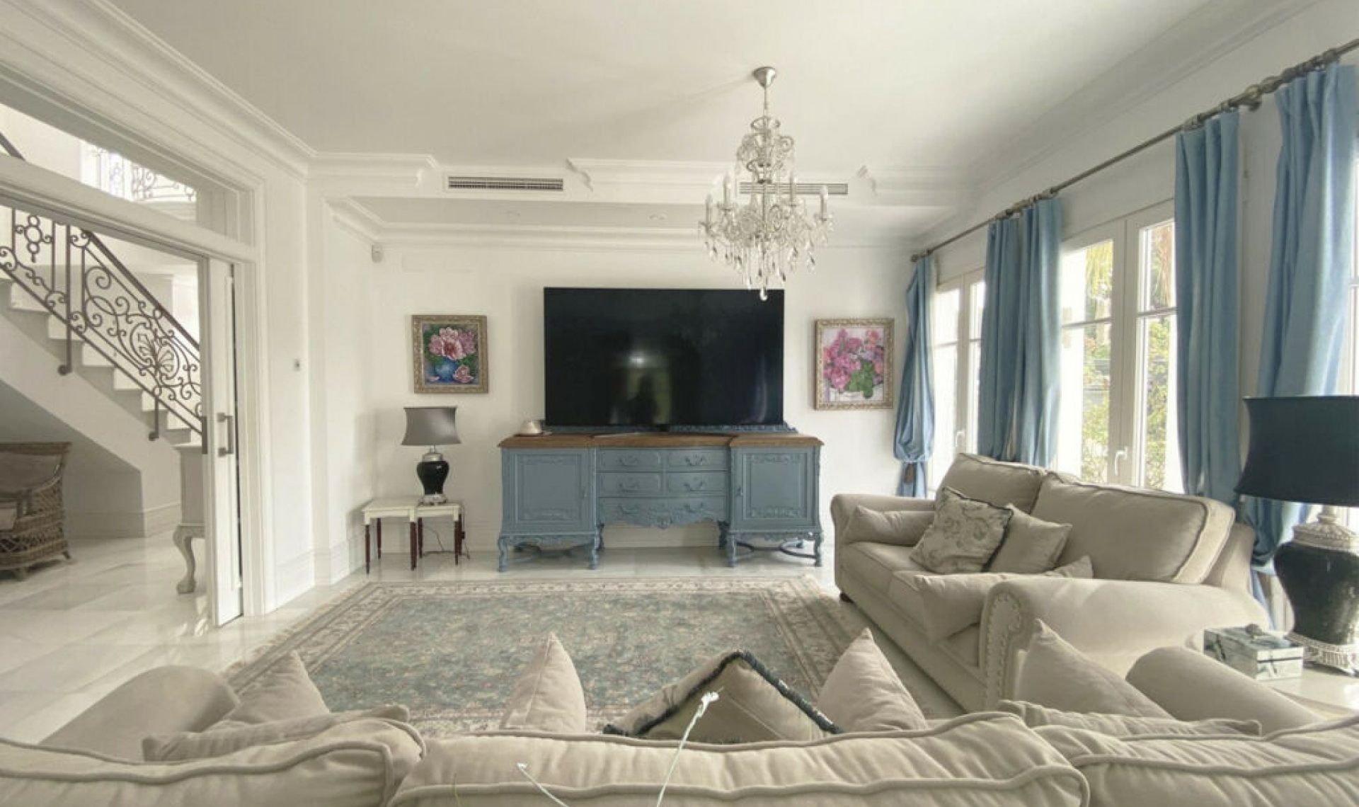 Resale - House -
Marbella