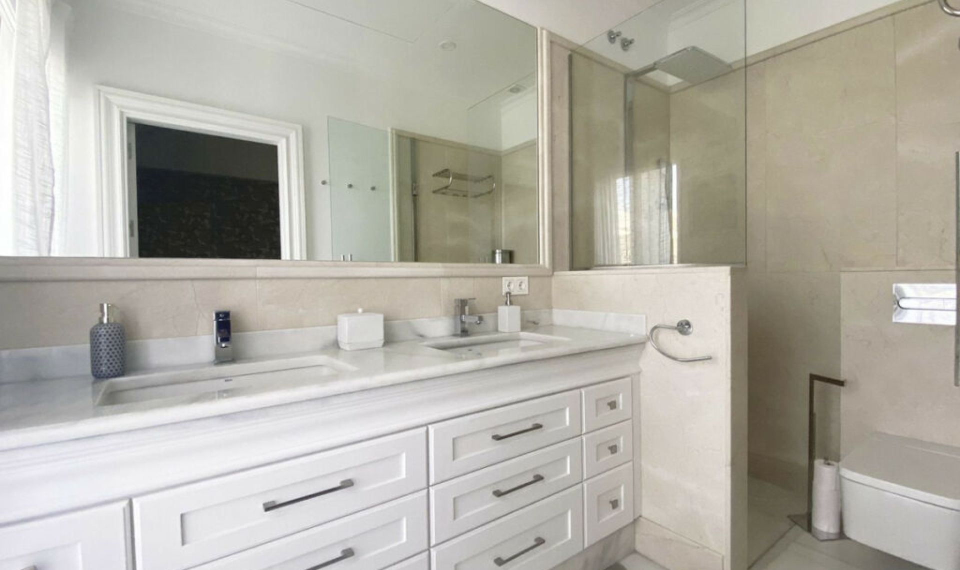 Resale - House -
Marbella