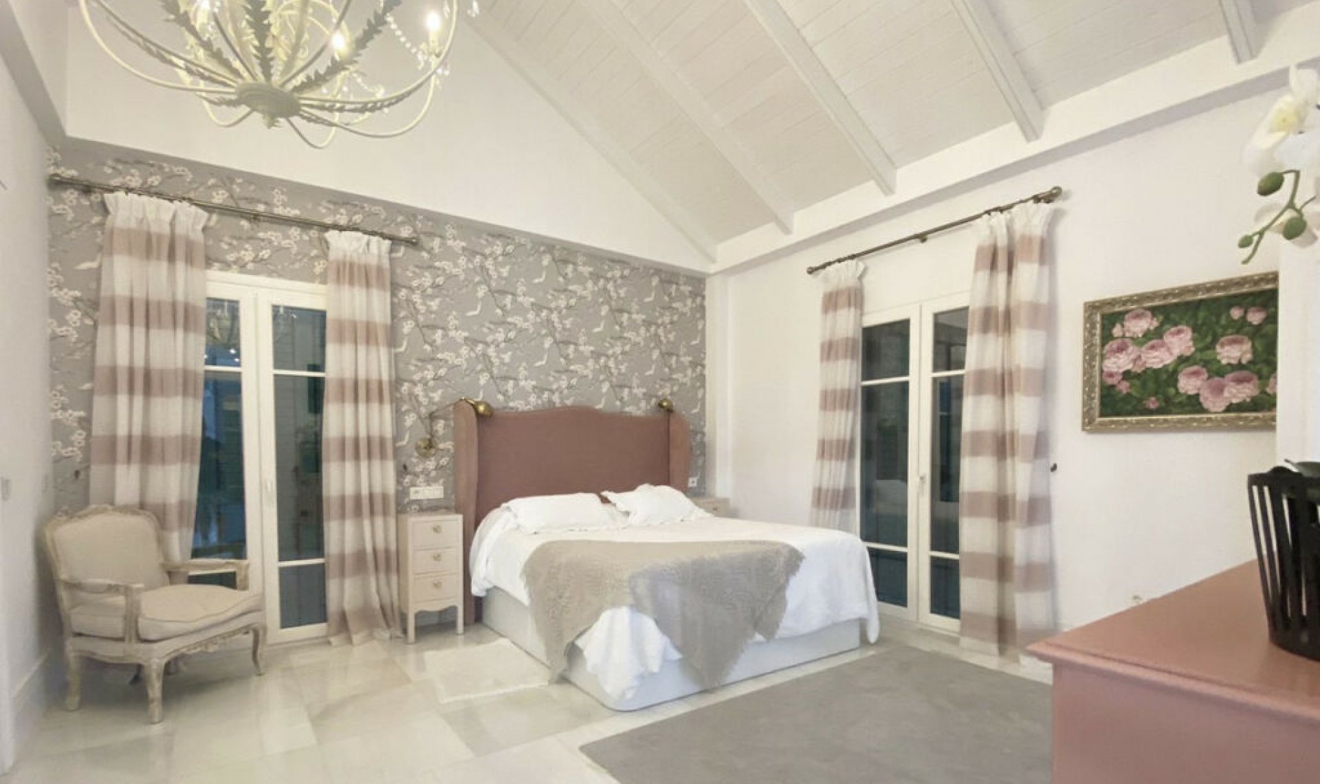 Resale - House -
Marbella