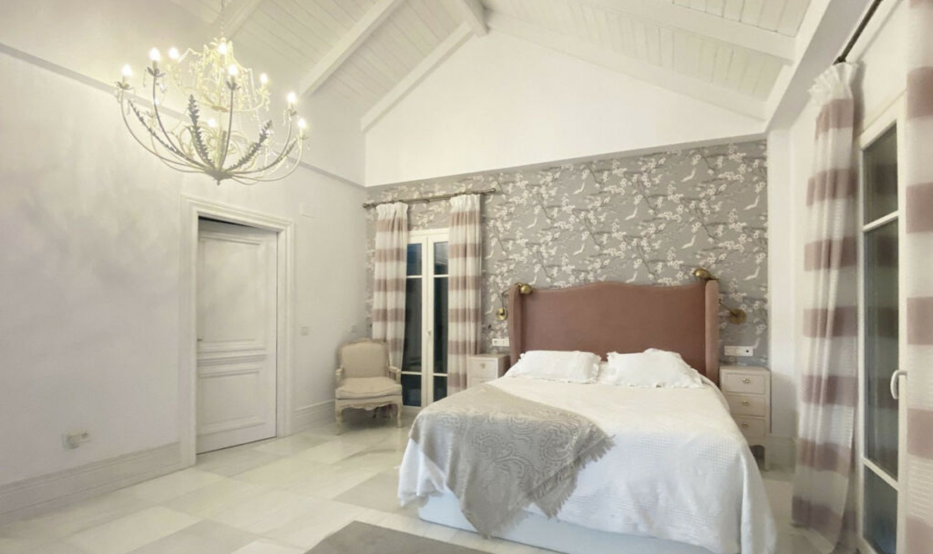 Resale - House -
Marbella