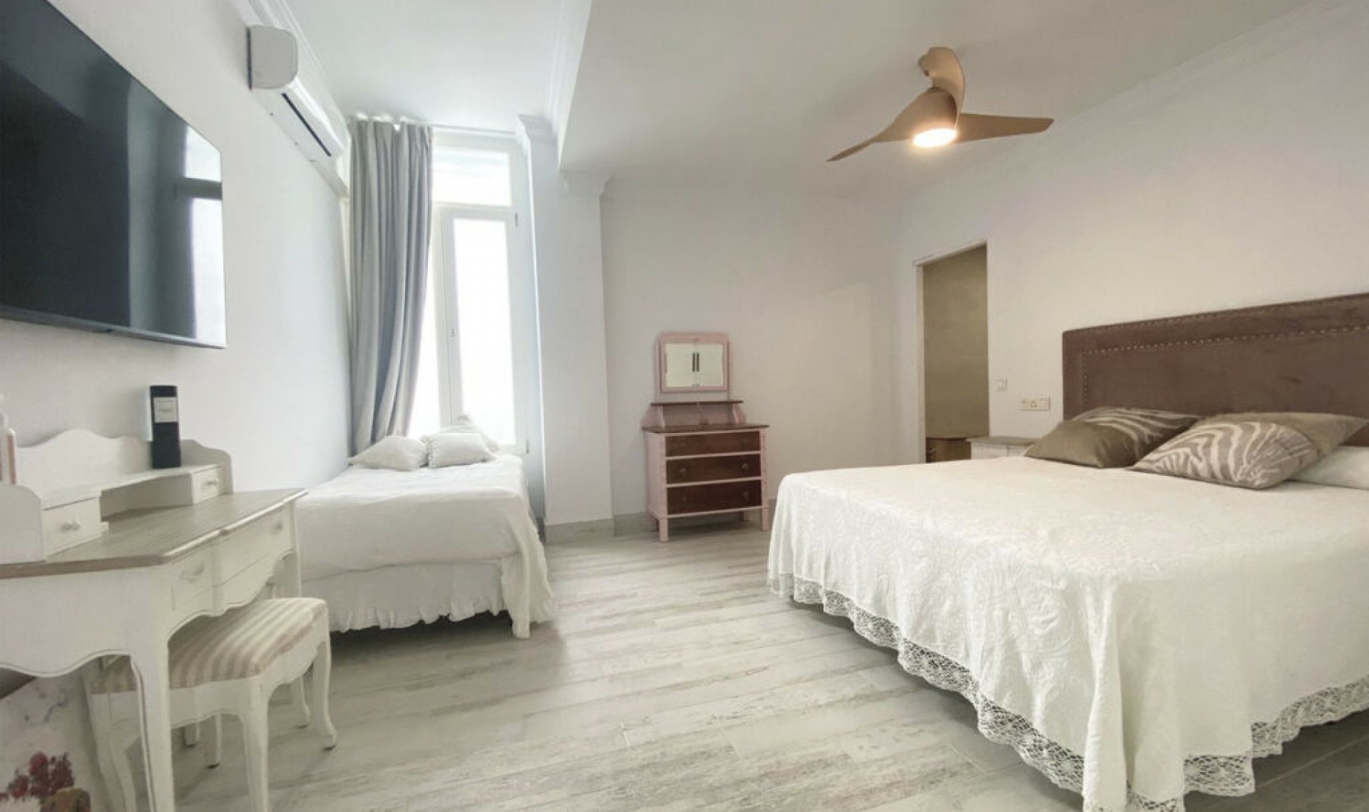 Resale - House -
Marbella