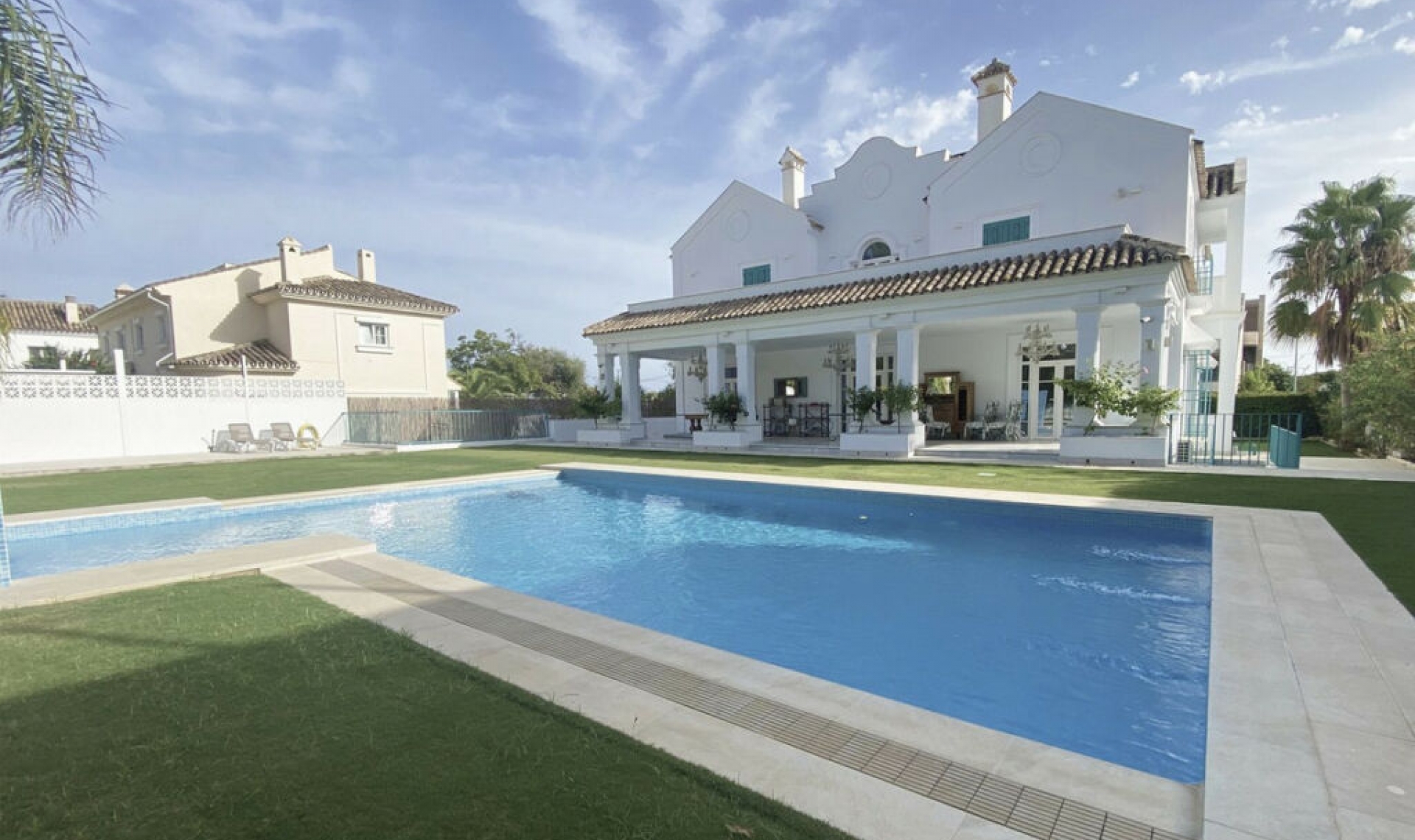 Resale - House -
Marbella