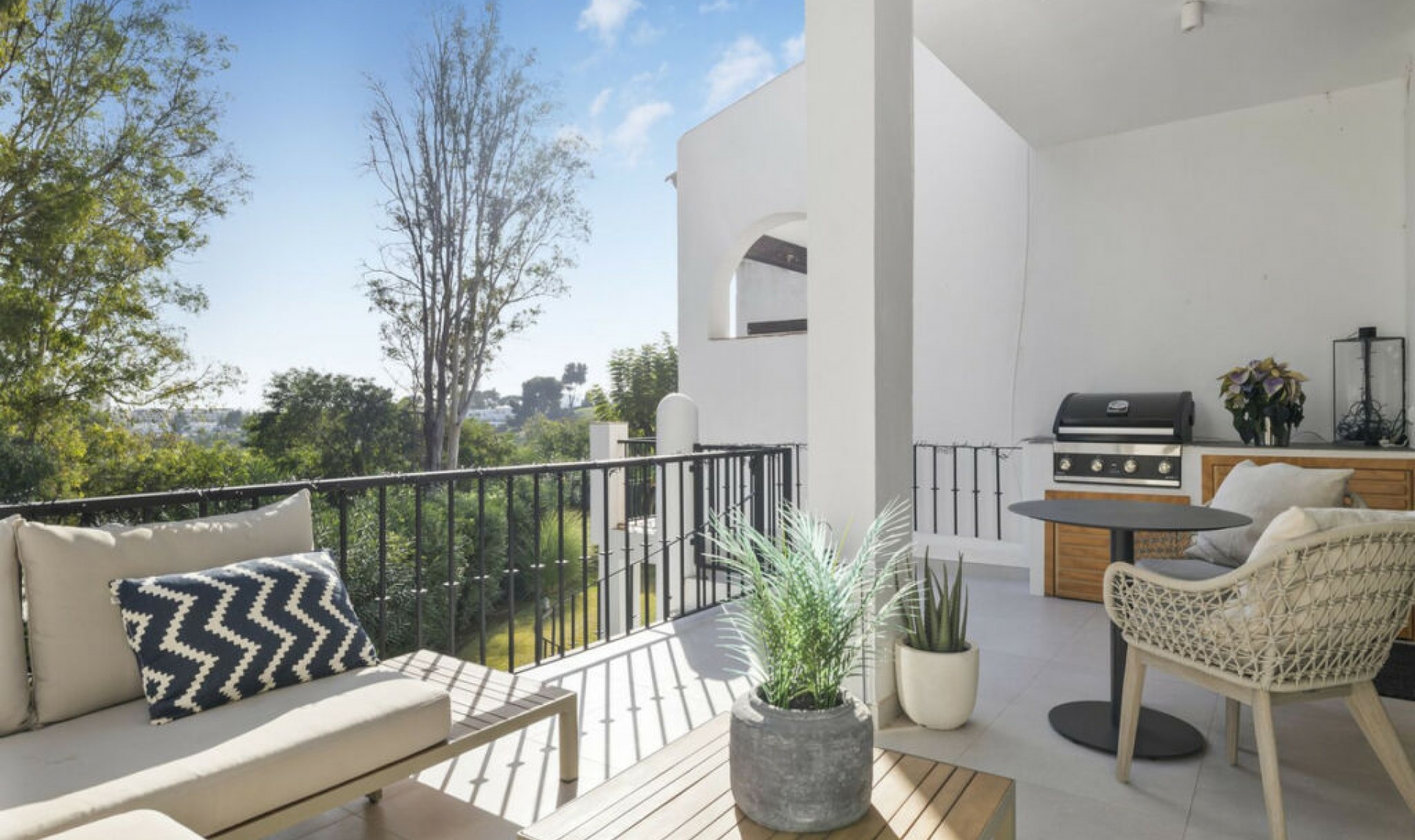 Resale - House -
Marbella