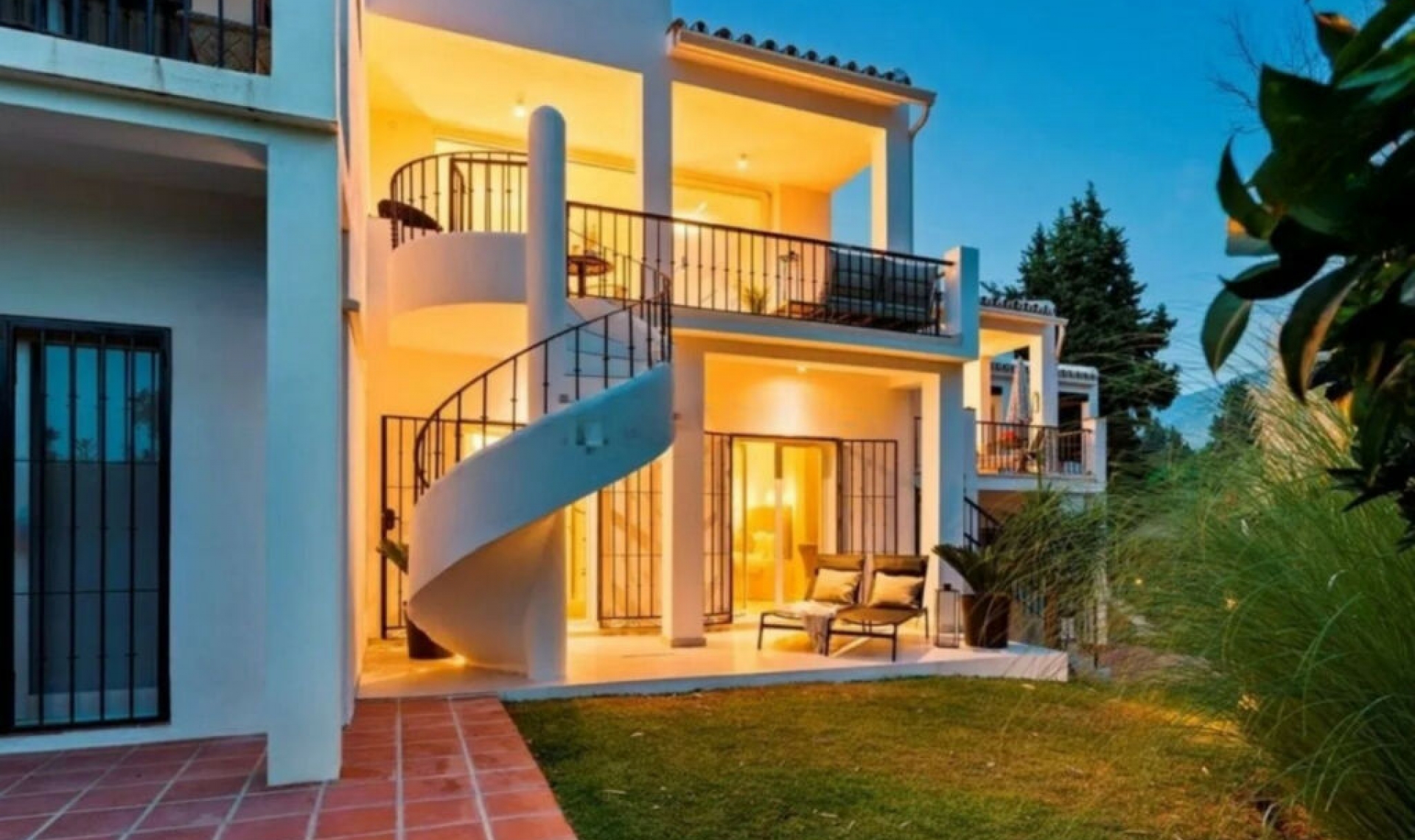 Resale - House -
Marbella
