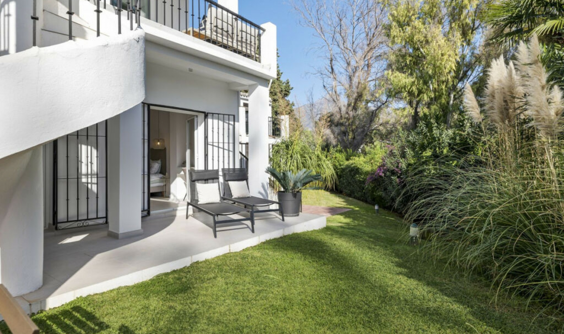 Resale - House -
Marbella